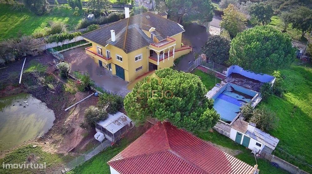 Quinta com moradia  para venda em Alenquer.