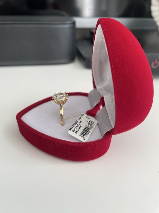 Nowy Apart złoty pierścionek zaręczynowy