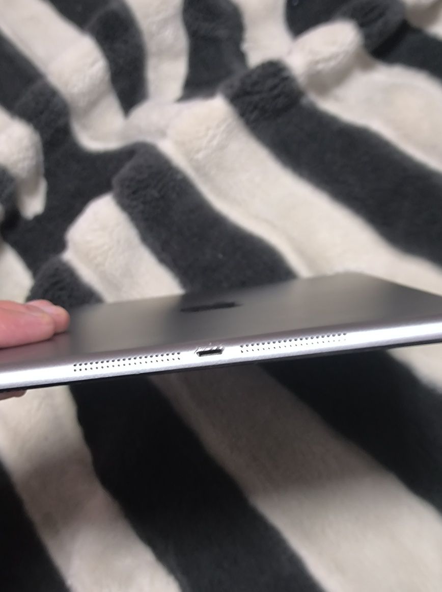 Apple A1475 iPad Air Wi-Fi 4G