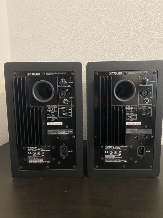 Monitores Yamaha Hs7