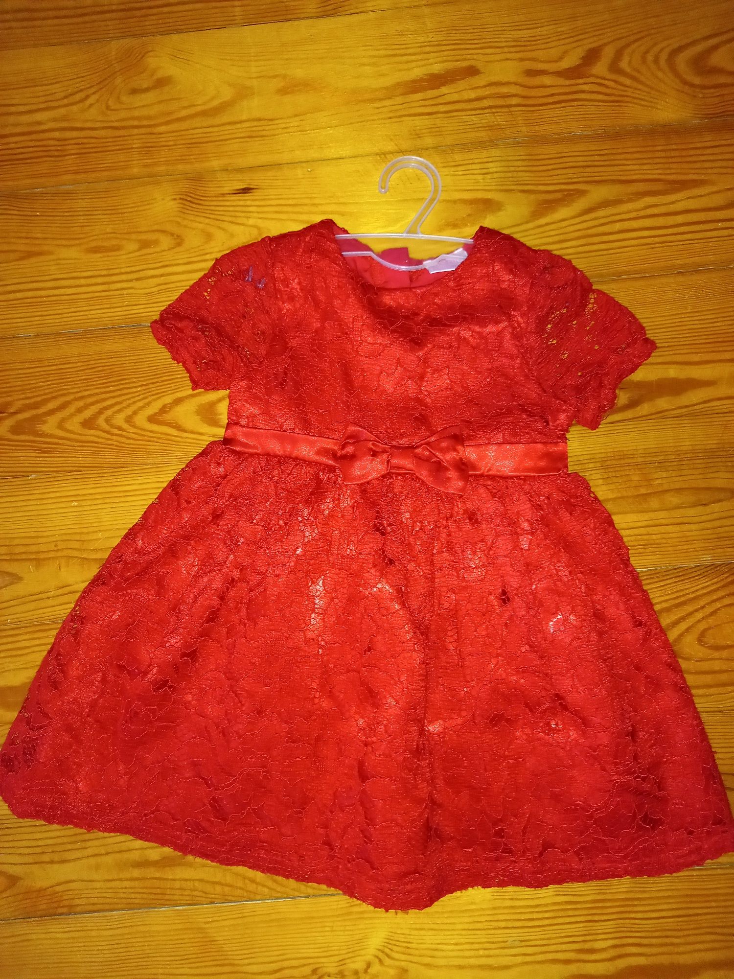 Sukieneczka koronkowa czerwona