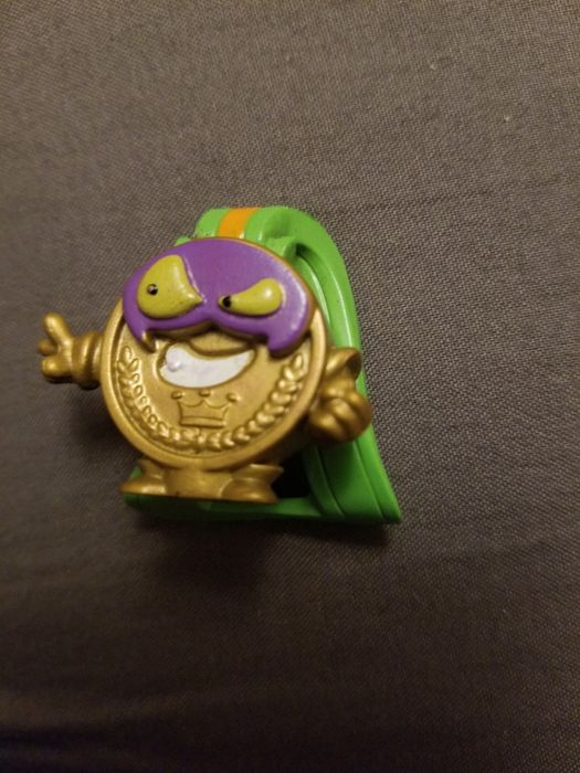 Super Zings złota figurka medal