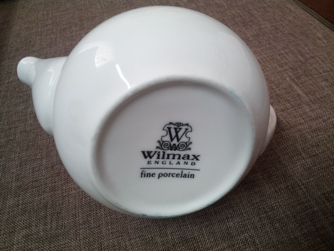 Порцеляновий заварювальний чайник Wilmax