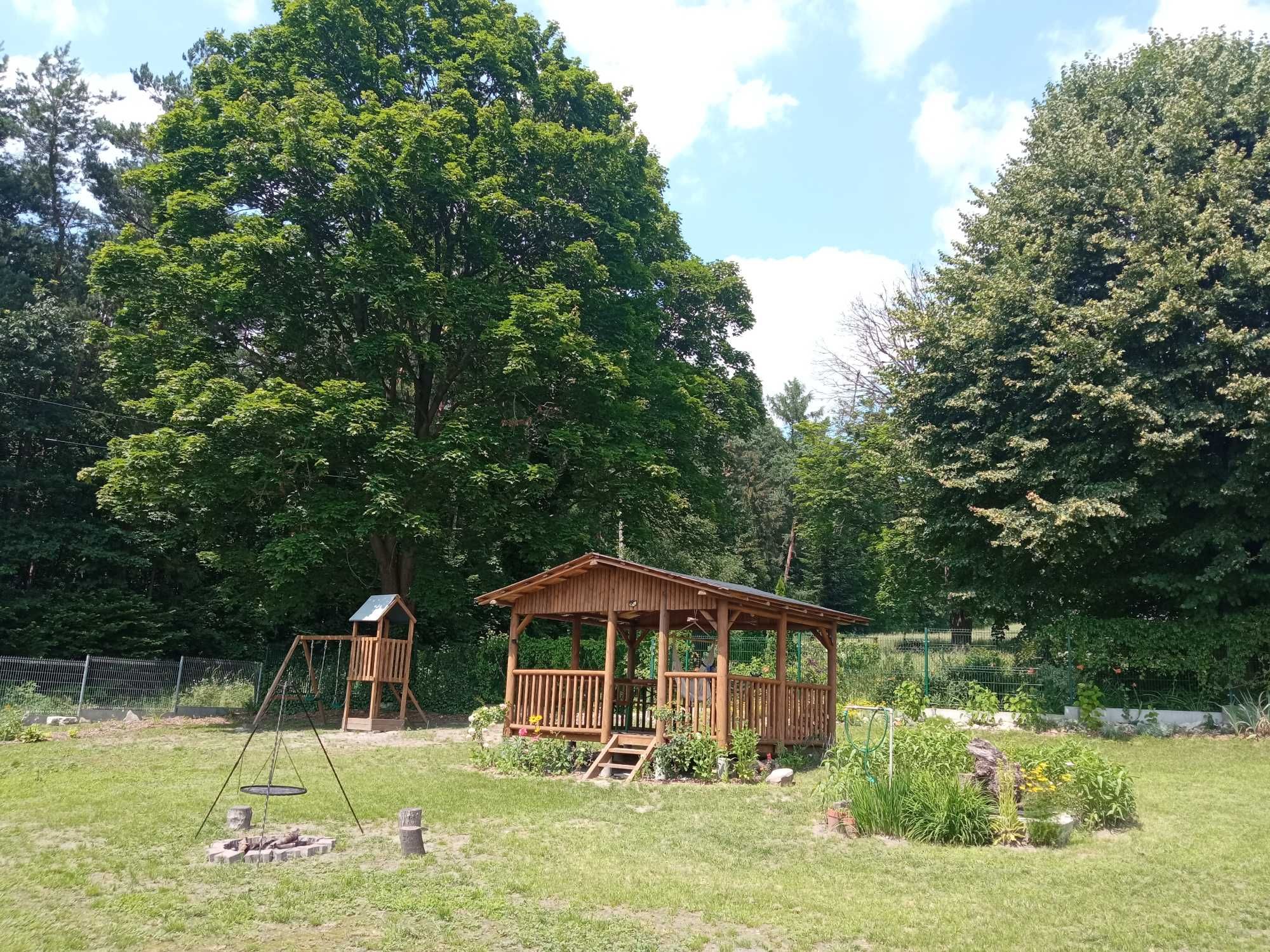 Przytulny domek z basenem i klimatyzacją na dużej działce na Roztoczu