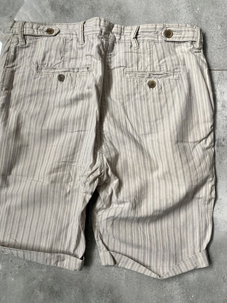 spodenki krótkie męskie pull & bear w kolorze kremowym