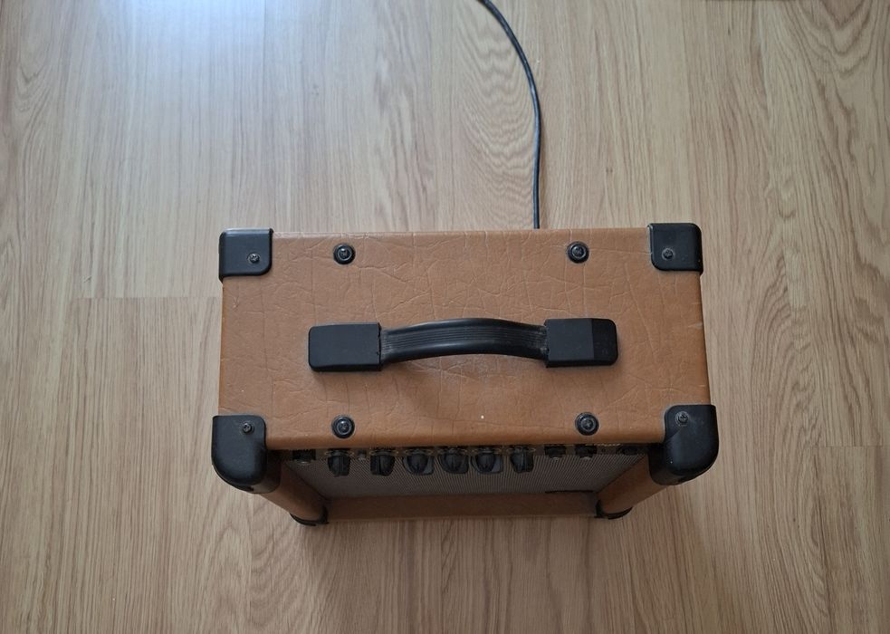 Stagg 15 AA amplificador