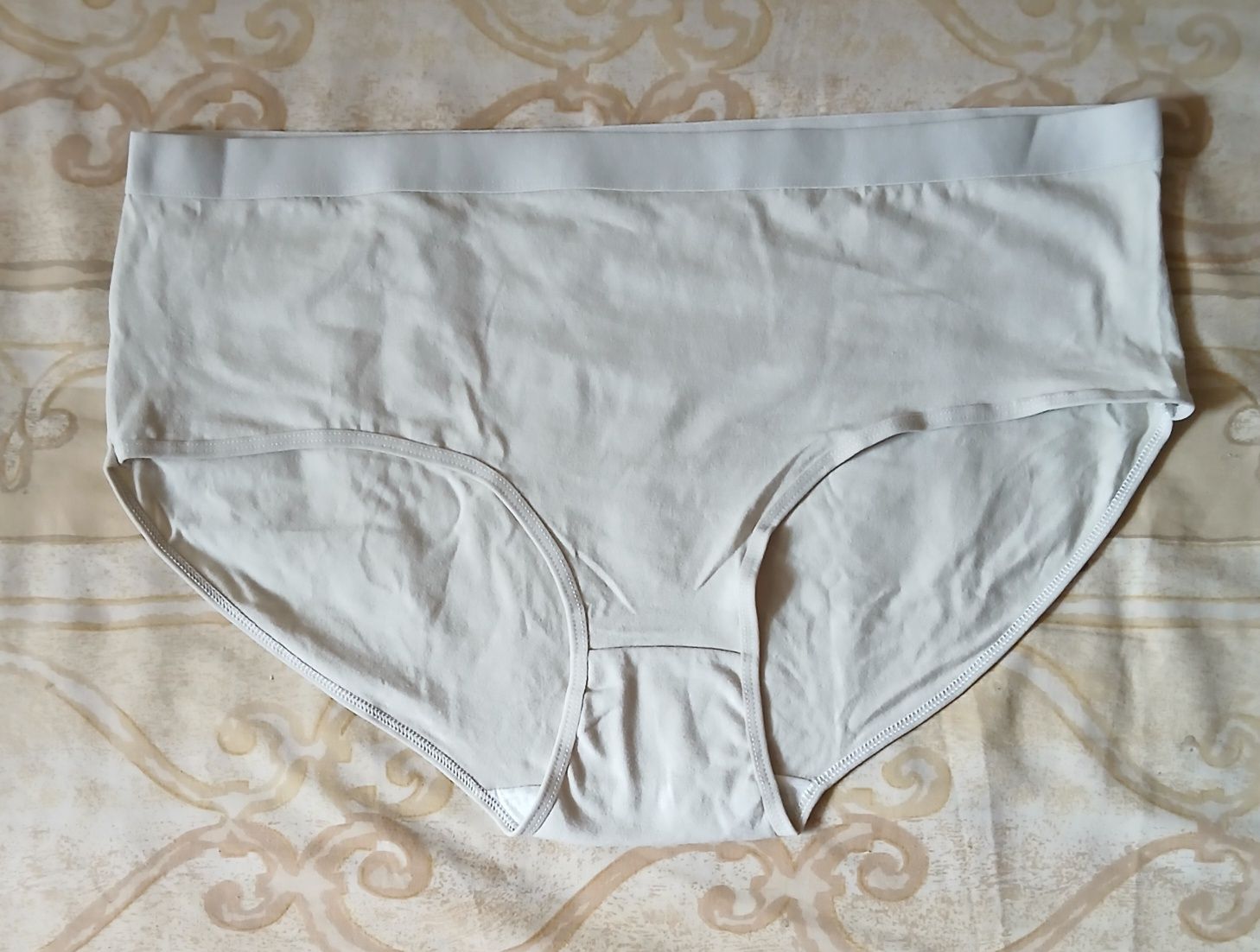 Продам женские трусы 58 размера