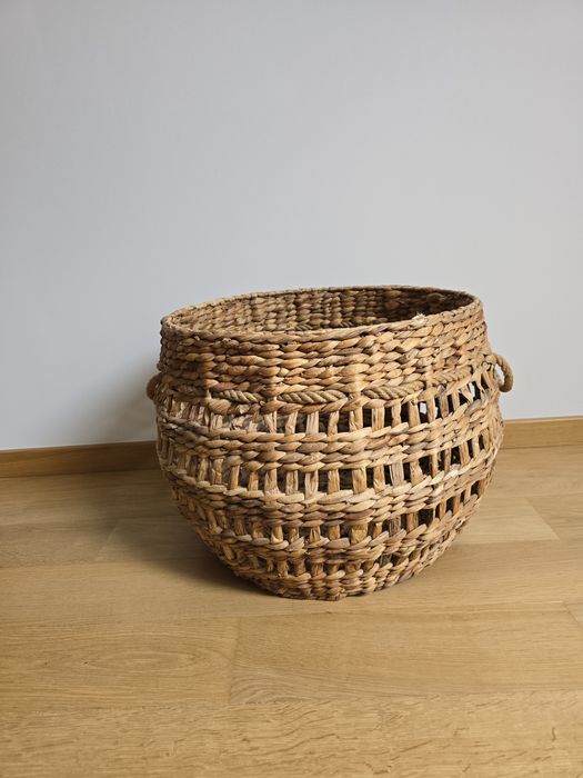 Duży rattanowy kosz na koce