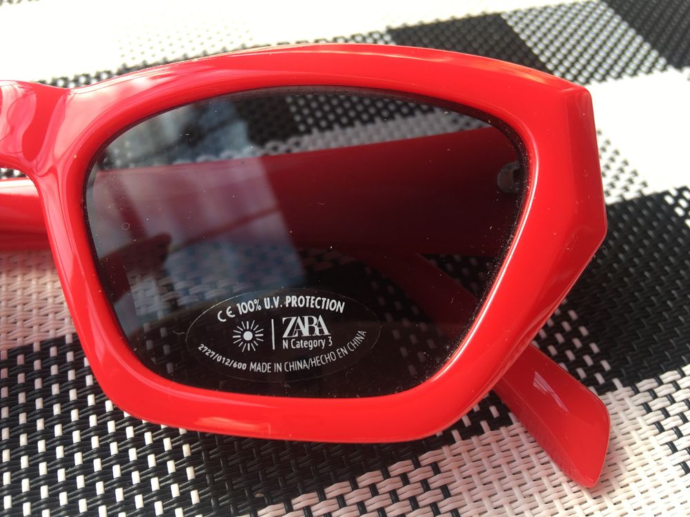 Okulary przeciwsłoneczne Zara czerwone