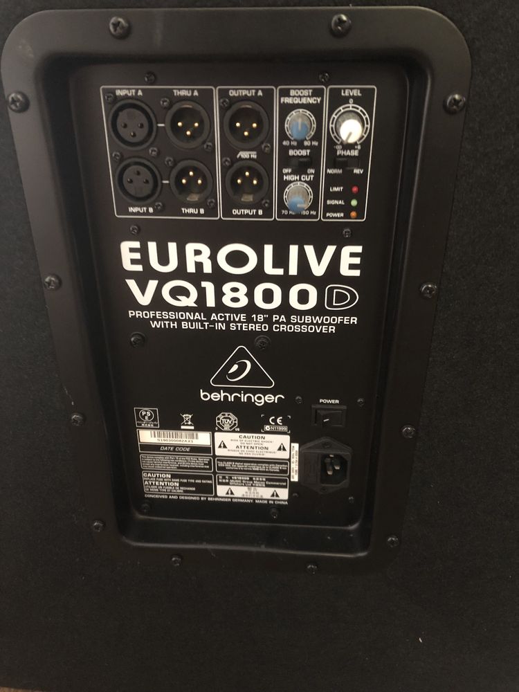 Активні сабвуфери Behringer VQ1800d
