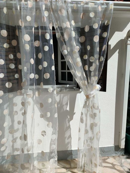 Par de cortinados Usados em bom estado transparente tons de beije