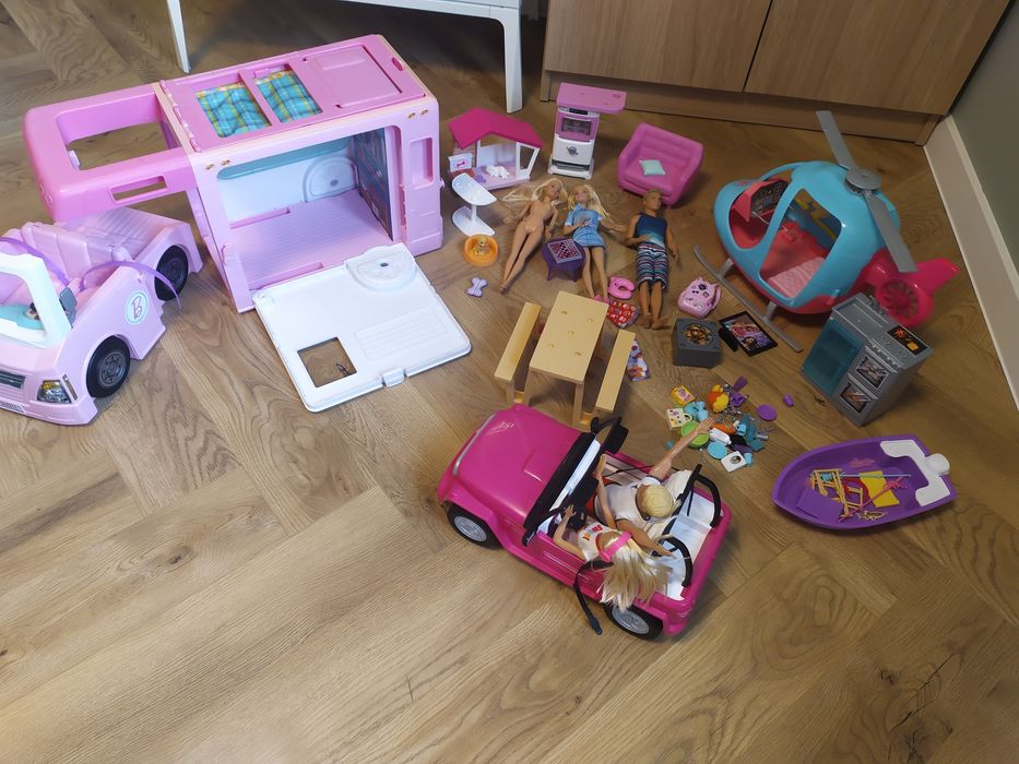zestaw barbie, kamper, helikopter, teremówka