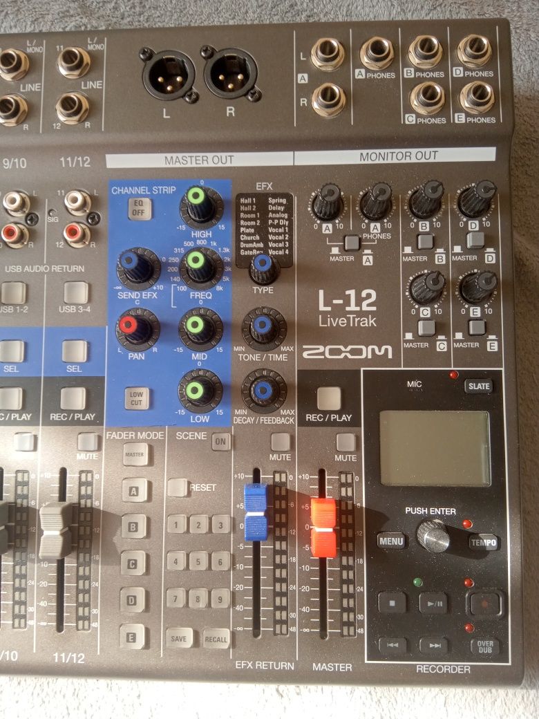 Mikser zoom livetrak L-12