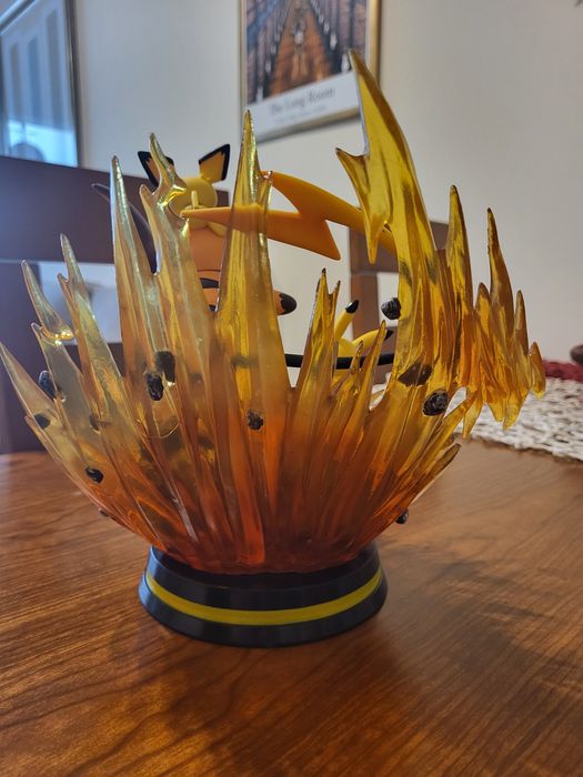Estátua pokemon Pikachu e Raichu