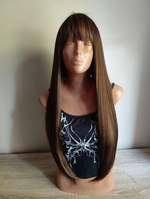 Nowa realistyczna jasno brązowa długa prosta peruka delikatne refleksy