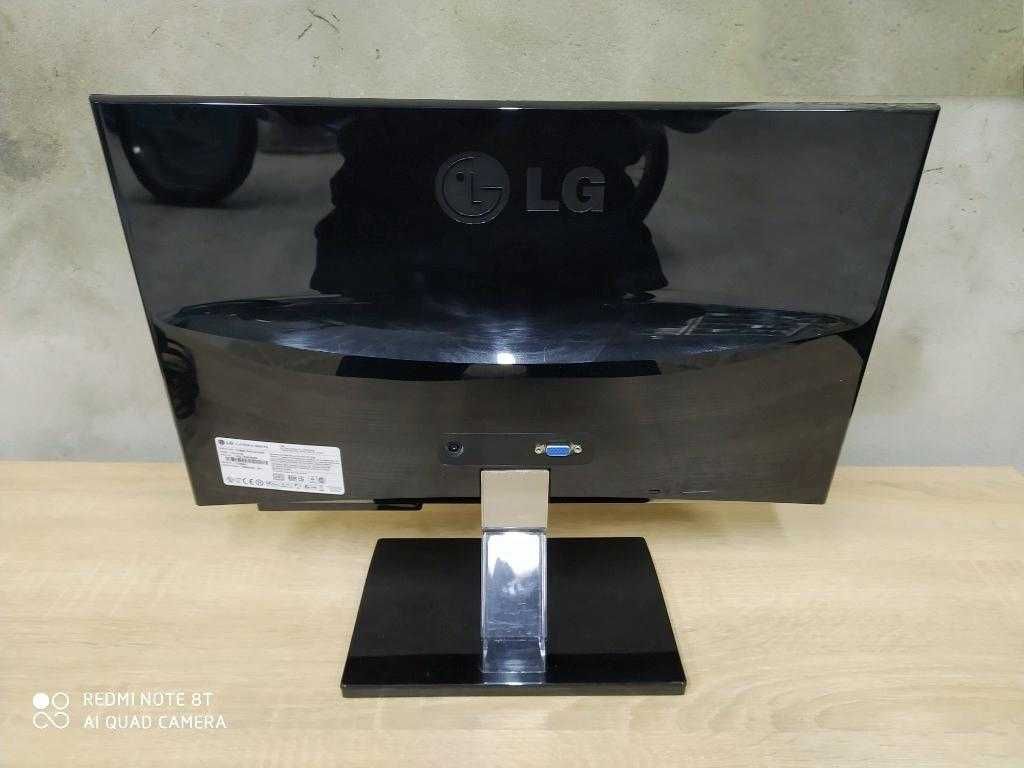 Monitor LED 19 calowy LG Flatron E1960S-PN