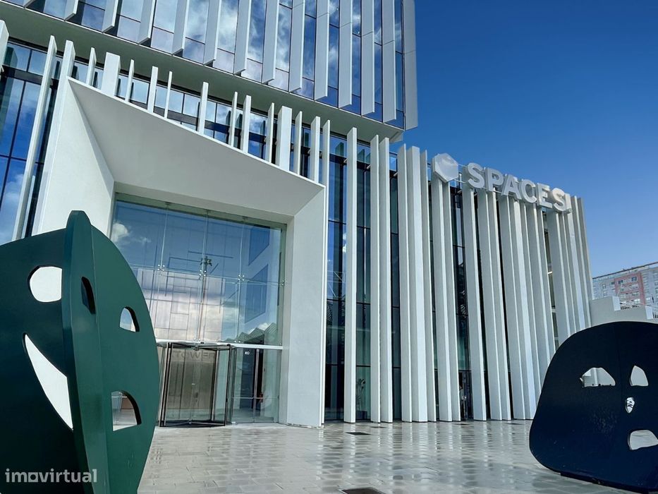 Espaço de escritório bem decorado para 1 pessoa em Spaces Oriente