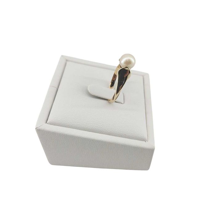 Złoty Pierścionek p. 333 w: 2,14g r: 18