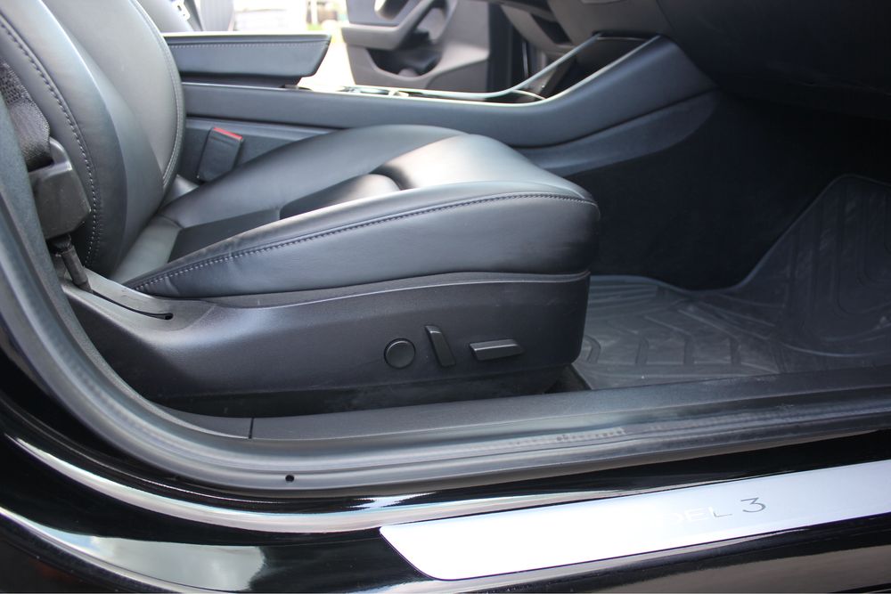 Tesla Model 3 SR+