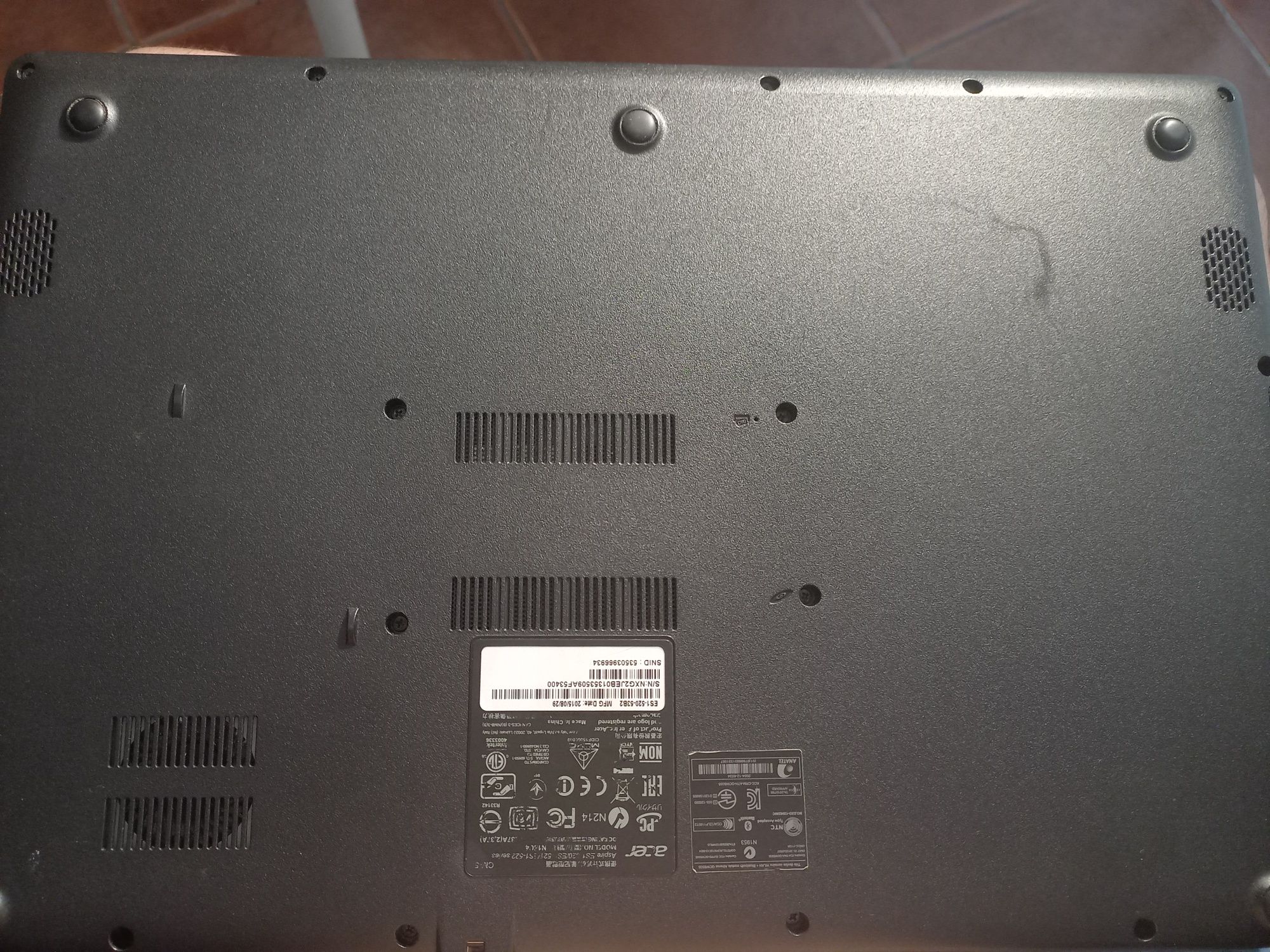 Acer para peças com carregador
