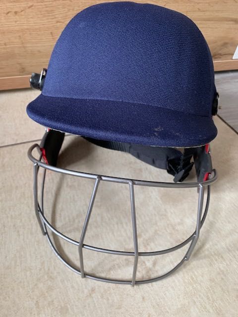 Kask do krykieta z kratką GM Gunn & Moore 54-59 cm JUNIOR