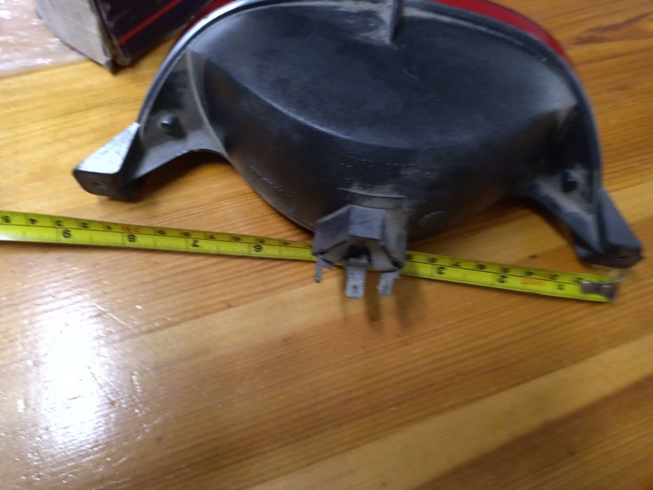 Lampa tylna do skutera Peugeot.