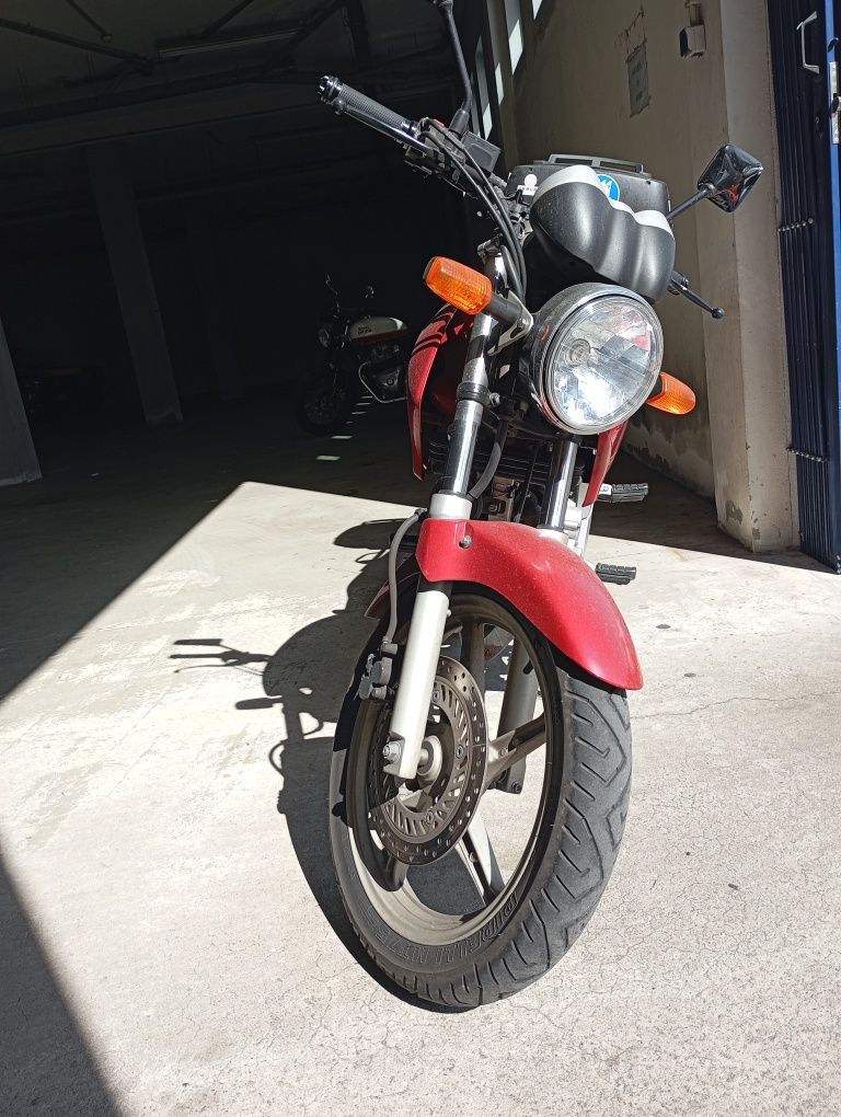 Honda cbf 250cc.