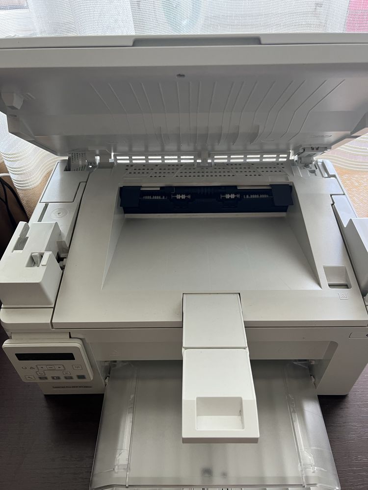 Продам принтер Laser Jet Pro MFP M130nw
