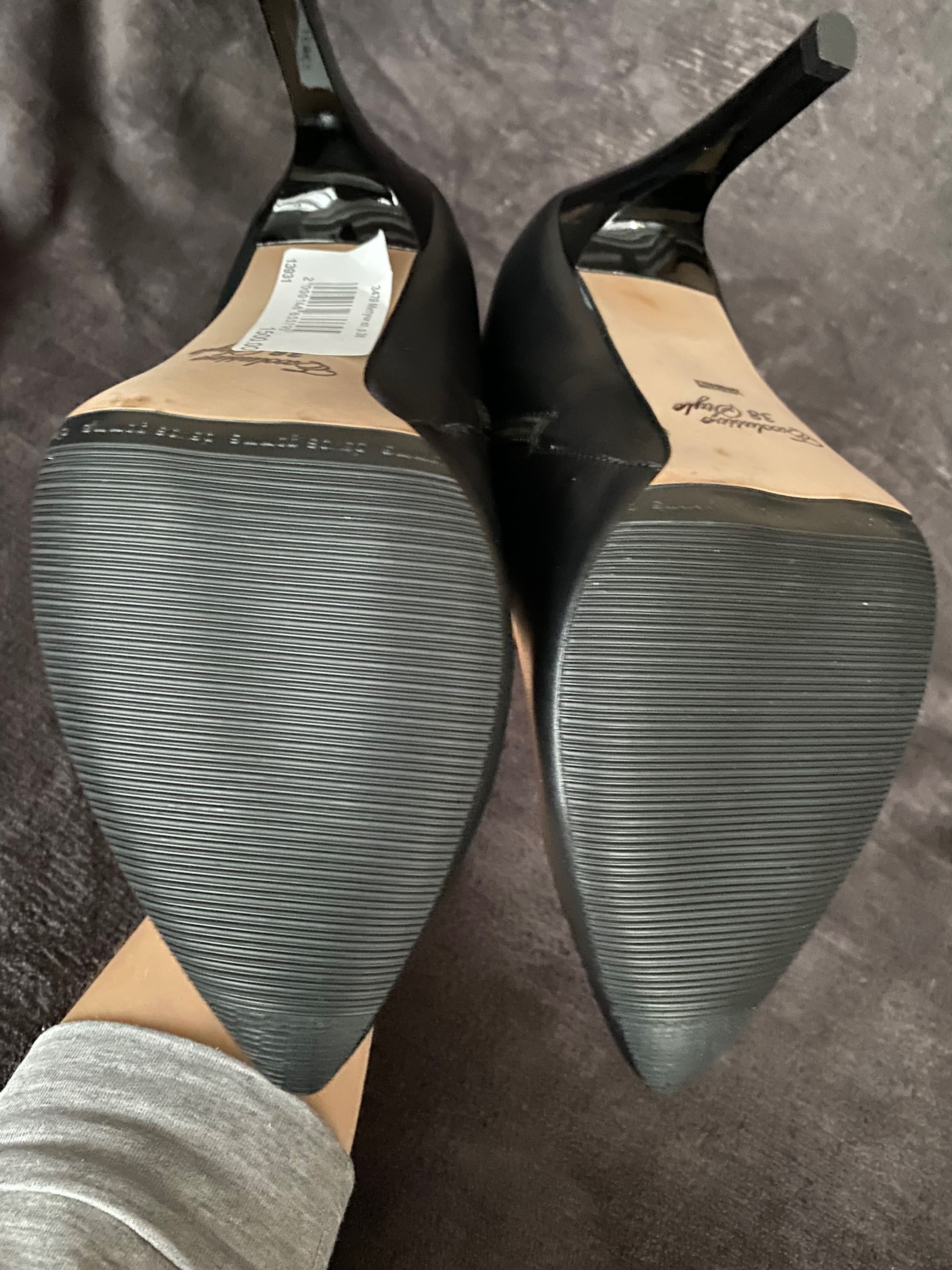 Nowe damskie skórzane buty na obcasie