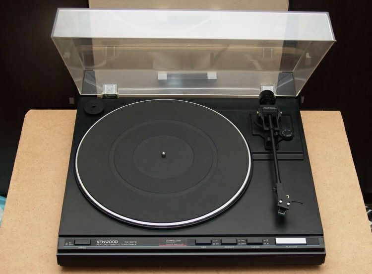 Продам музыкальную стойку KENWOOD / КЕНВУД