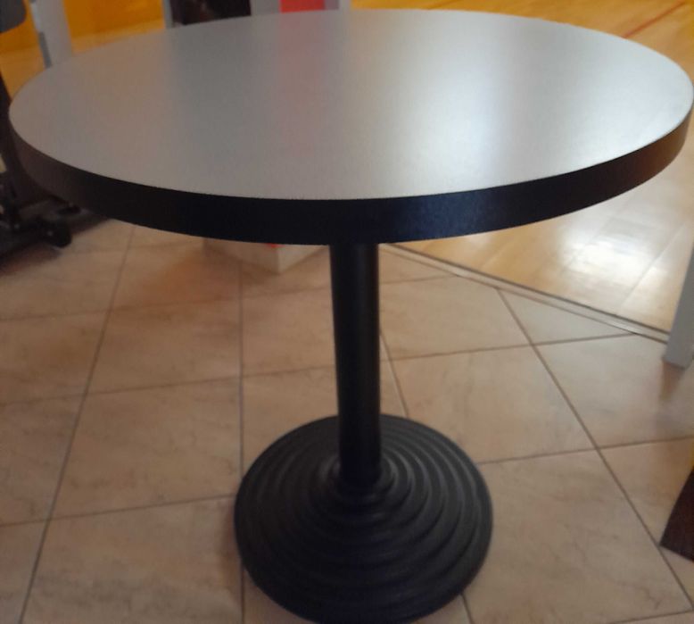 Solidny okrągły stół, noga żeliwna, jak nowy