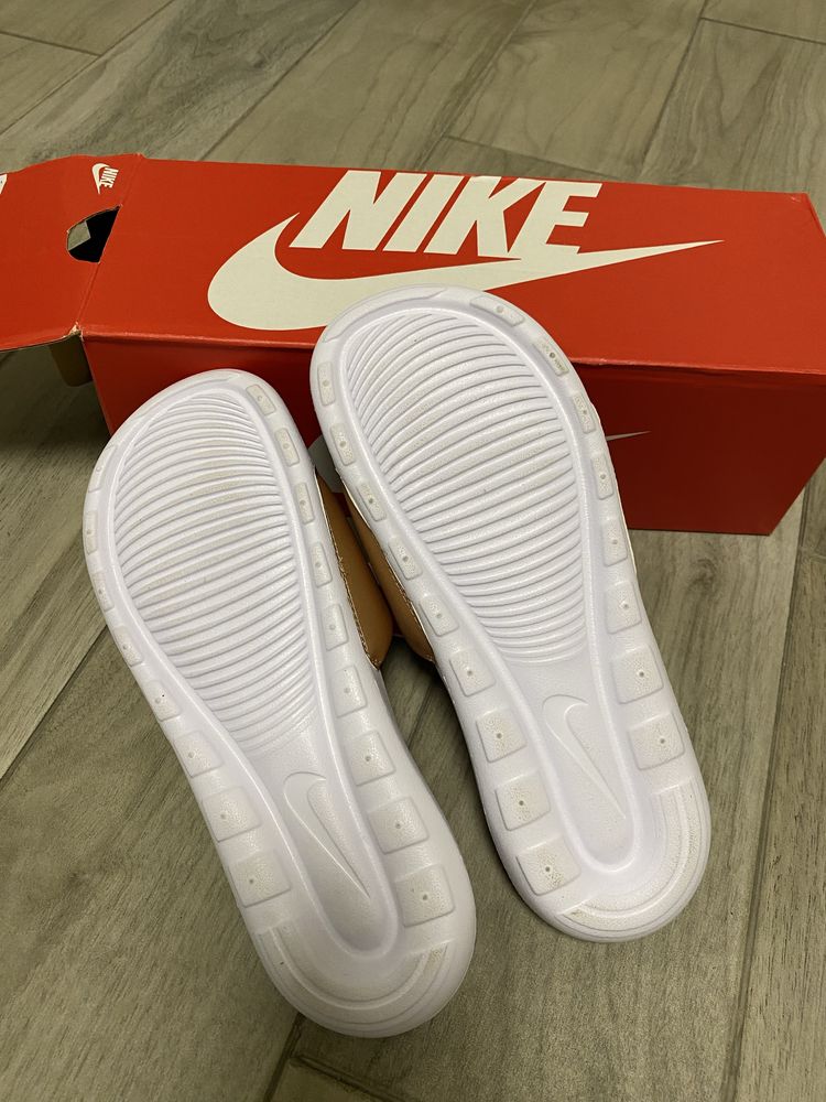 Шлепанцы Nike 37