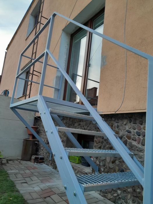 Schody metalowe zewnętrzne