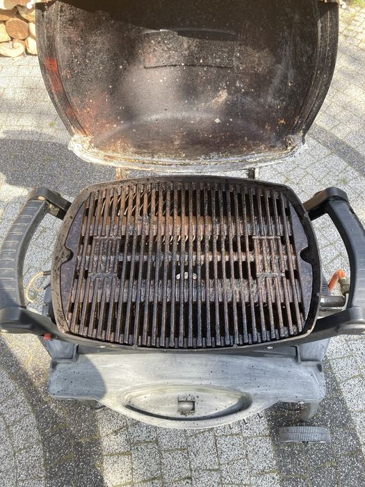 Grill gazowy ogrodowy Weber Q200 z wózkiem