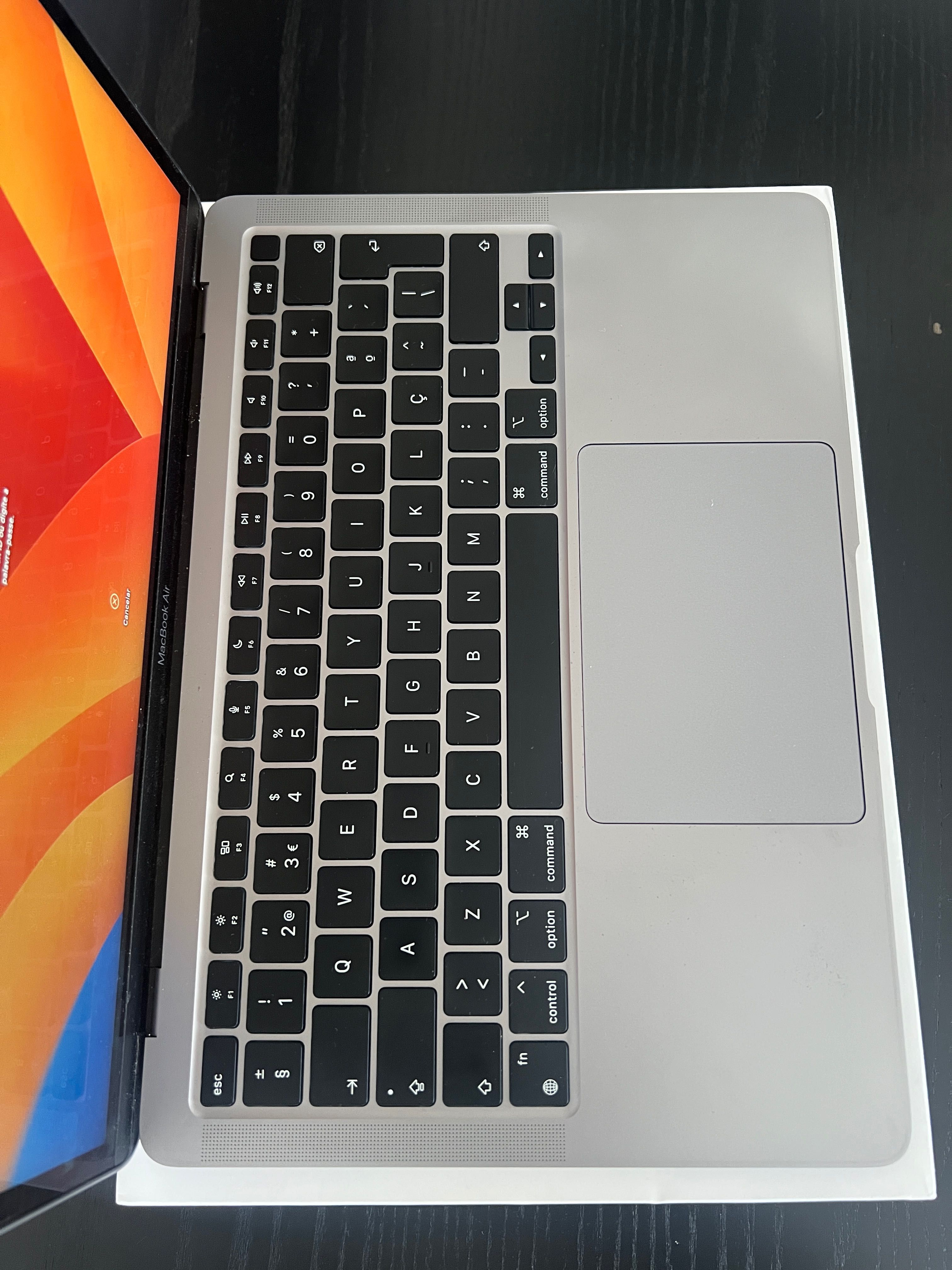 MacBook Air M1 2020 – 256GB – 8GB RAM – 84 ciclos – Como novo + OFERTA
