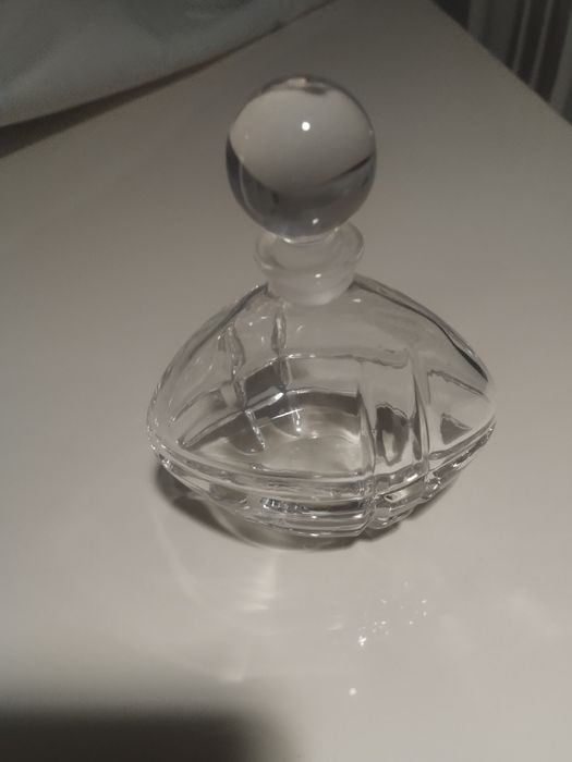 Frasco de perfume em vidro