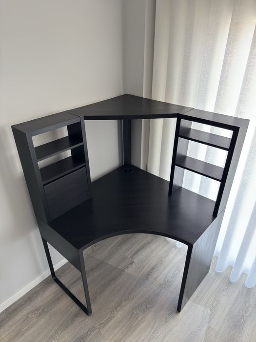 Secretária de canto (IKEA)