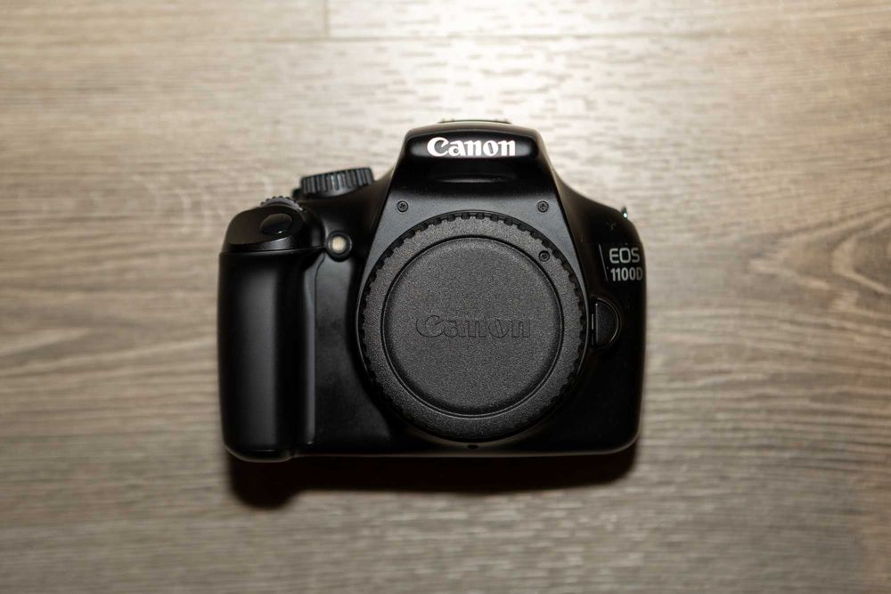 Canon EOS 1100D + Lente 18-55mm IS III + acessórios