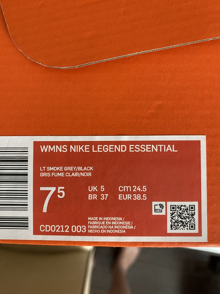Кроссовки Nike Buty Wmns Legend Essential
