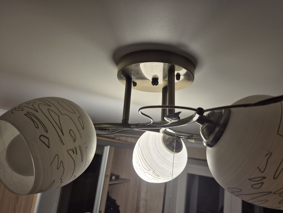 Продам 2 люстри.