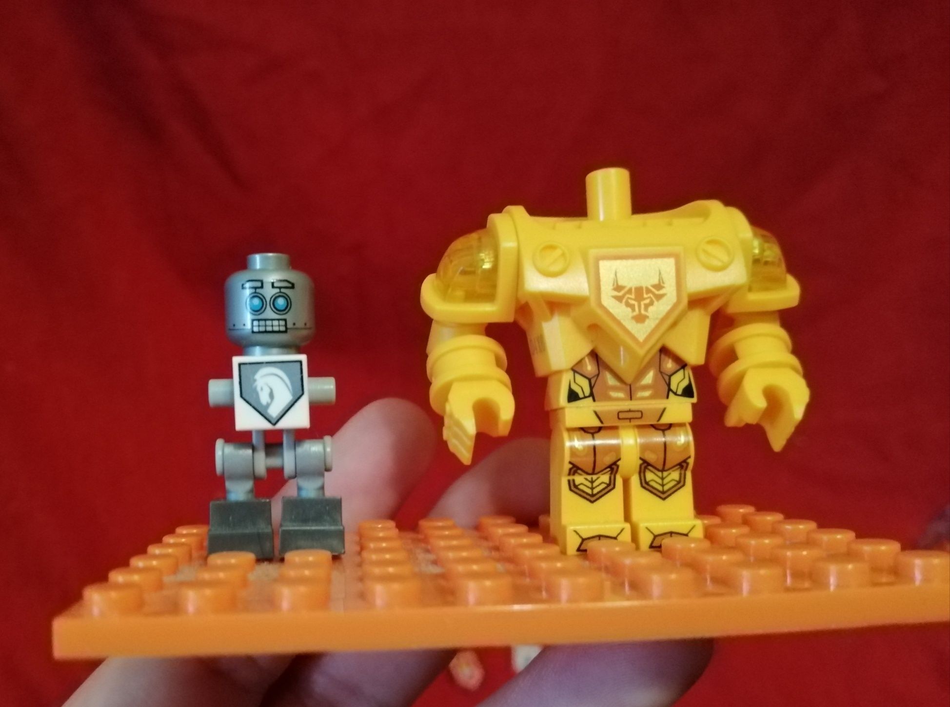 Лего мини фигурки Lego Nexo Knights щиты силы