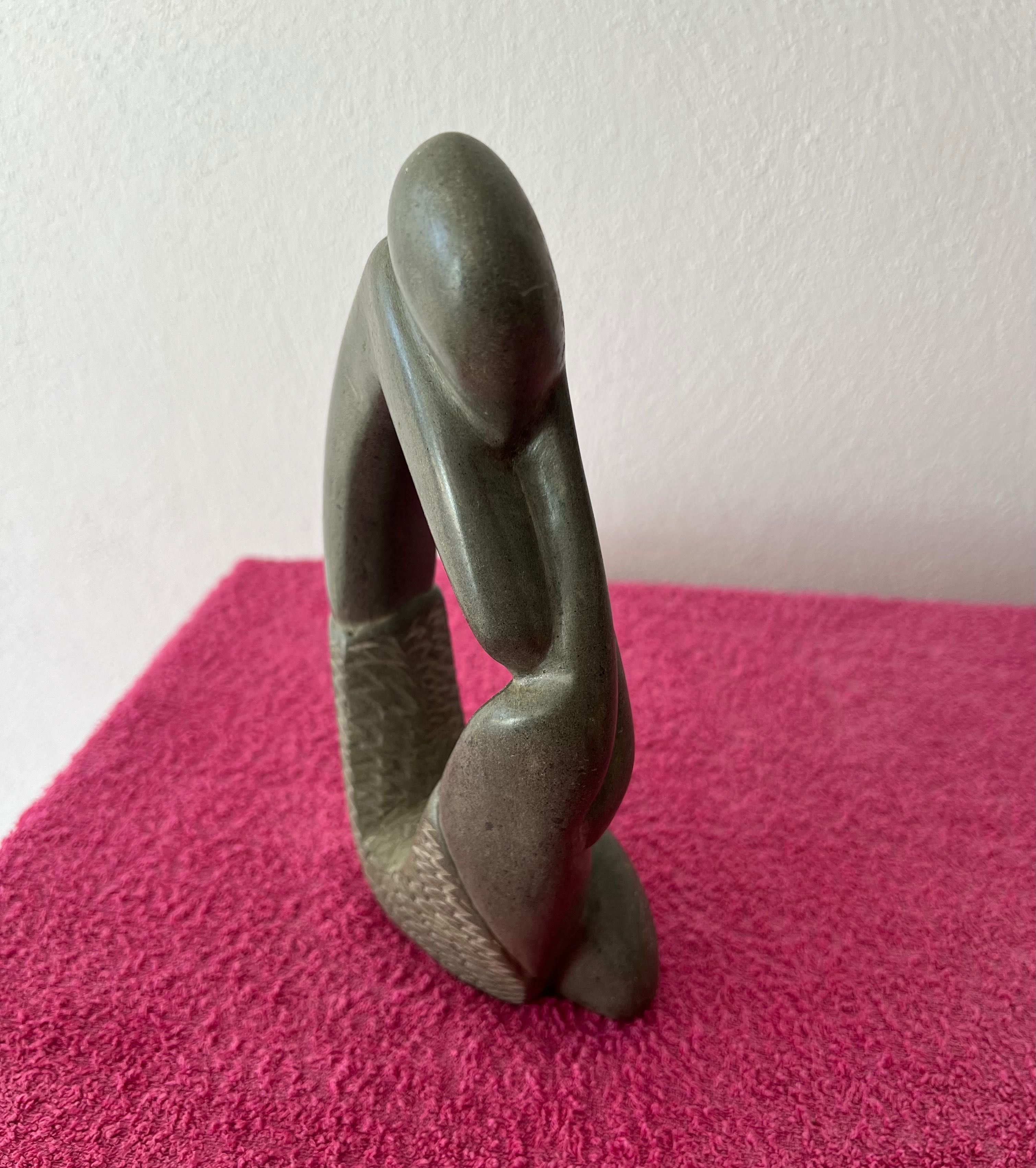 Estatueta em pedra polida (abstrata)