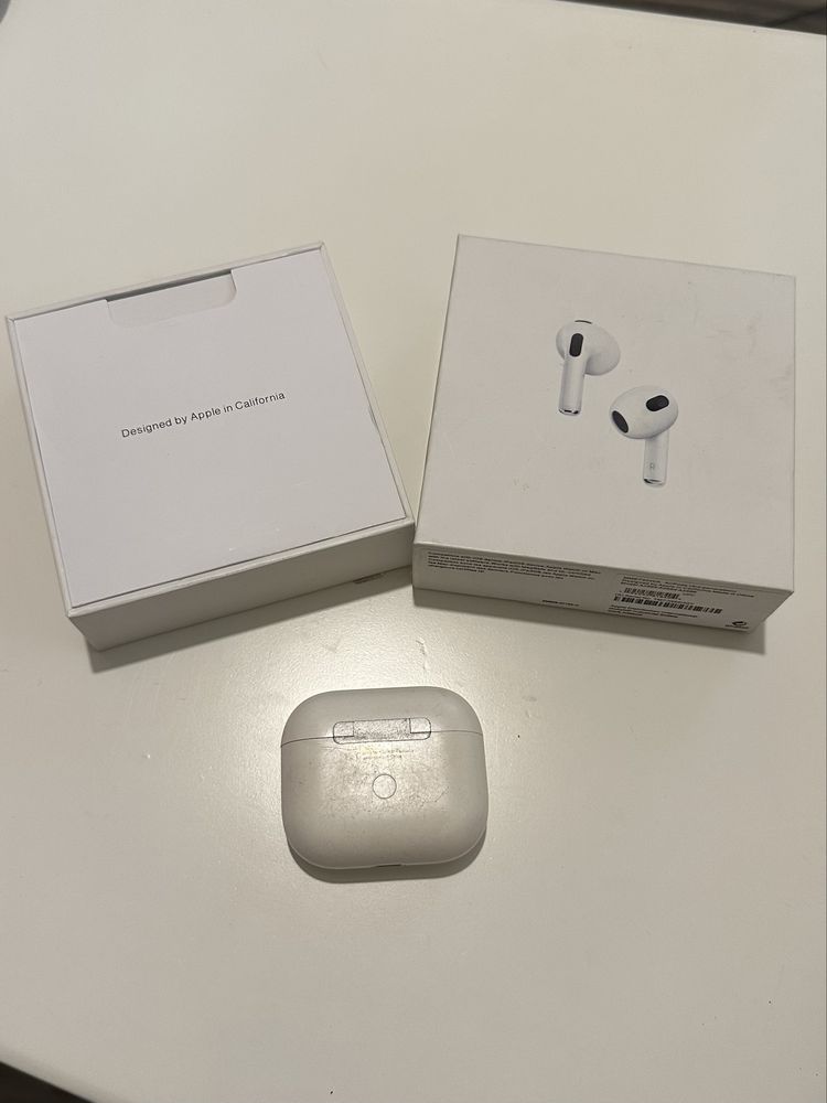 Продам Airpods 3