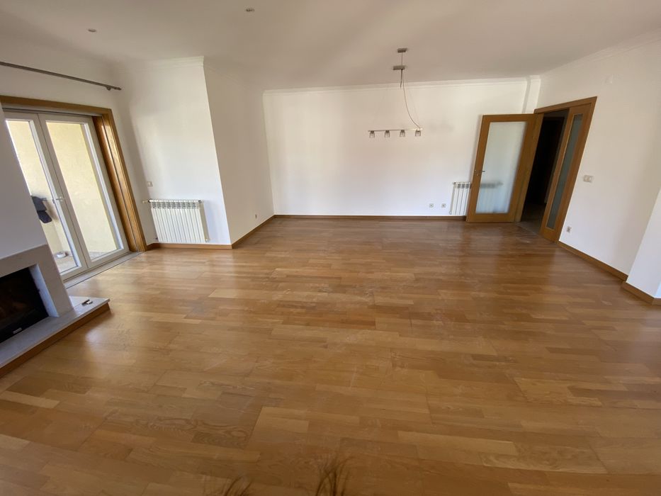 Apartamento T3 com Garagem e Arrumos