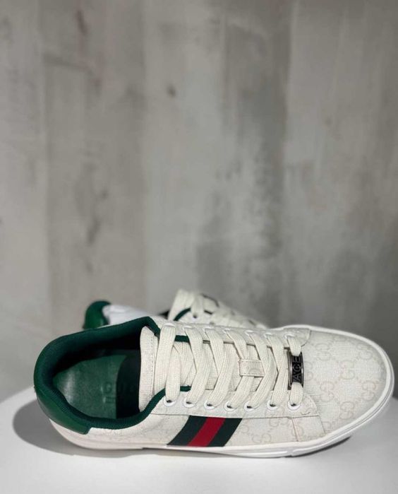 Sapatilhas modelo Gucci novas