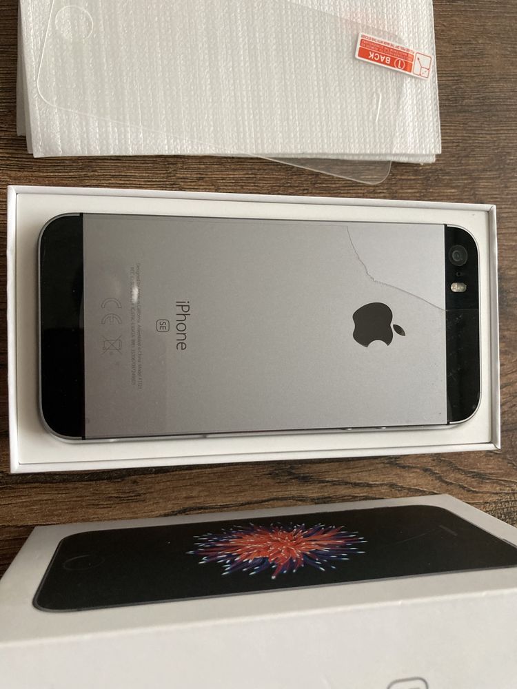 Iphone SE space gray 32GB + szkło hartowane