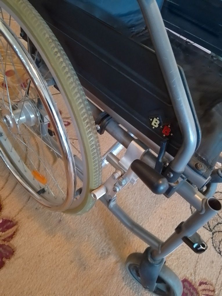 Інвалідна коляска в гарному стані B+B