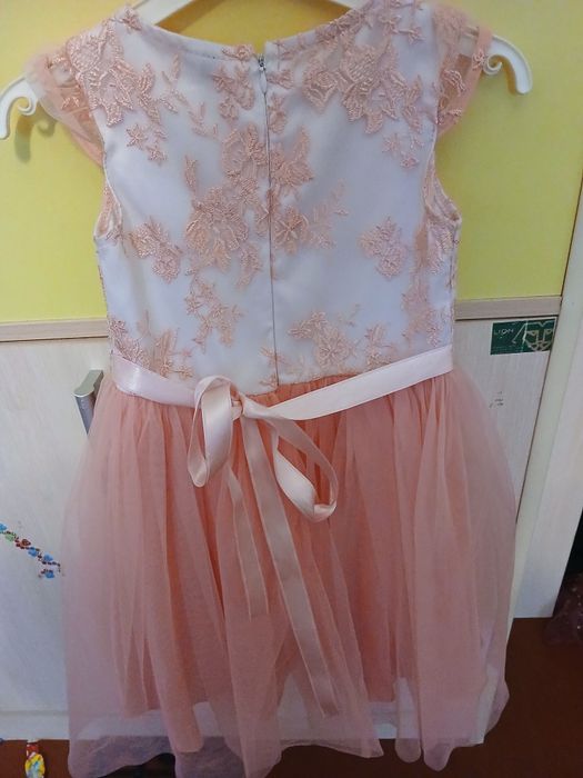 Білі платтячка святкові платтячка  розмір різний