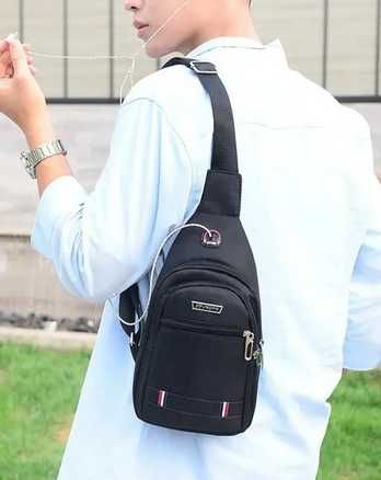 Mały  ale pakowny plecak na ramię