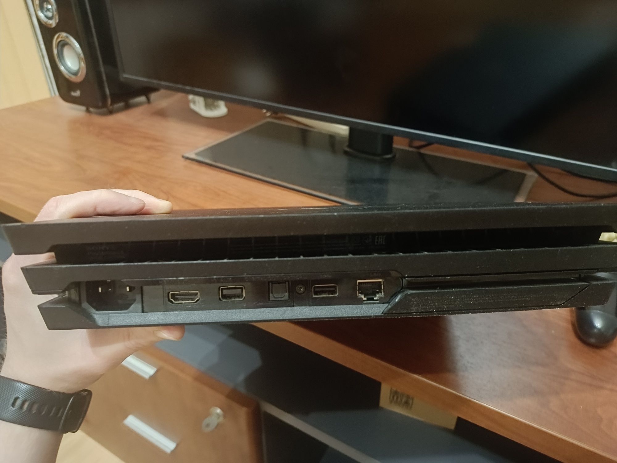 Sony PlayStation 4 Pro 1TB, 2 геймпада, док станция, Horizon